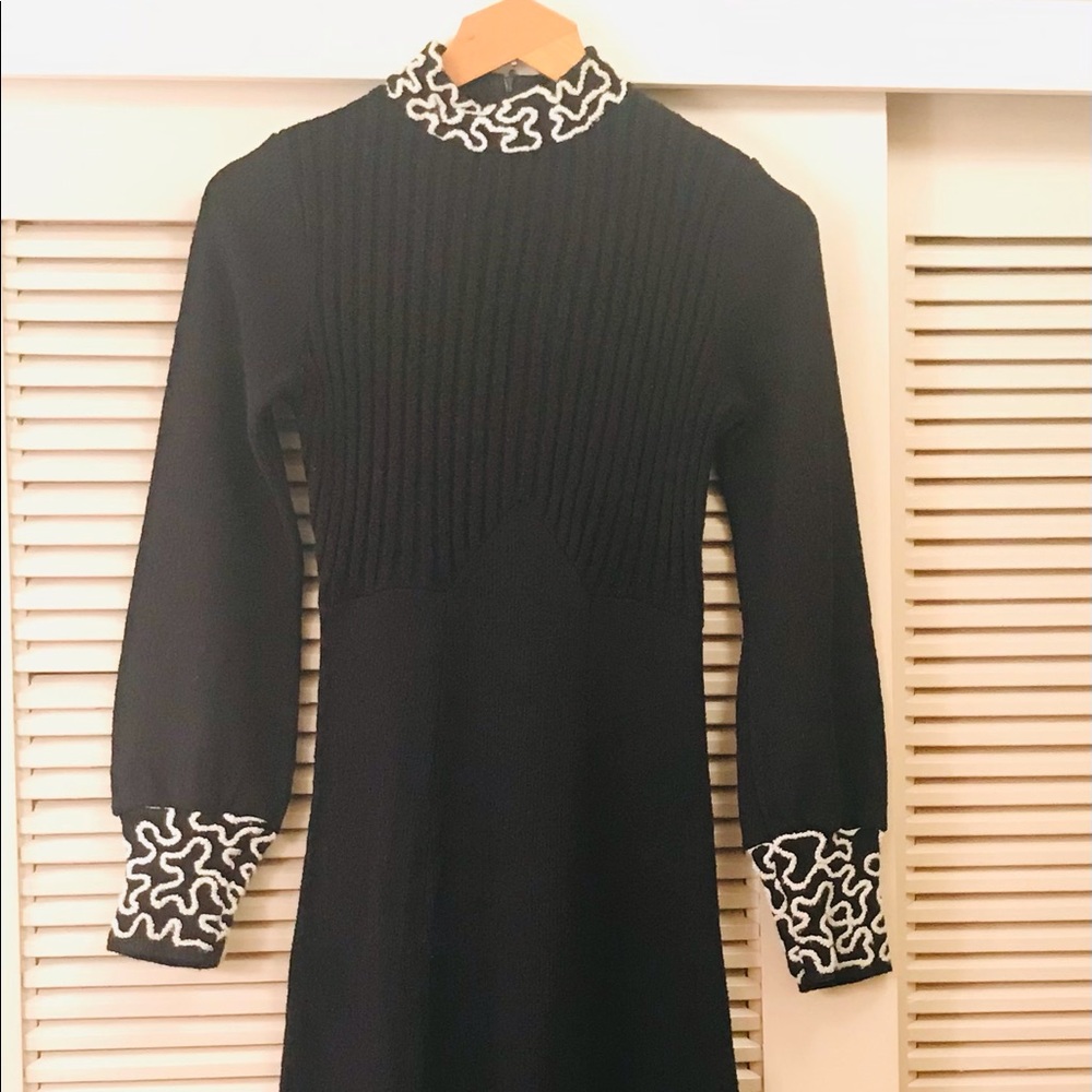 Women’s long black knit dress white scroll detail